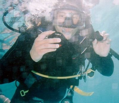 diver exchanging a regulator and snorkel