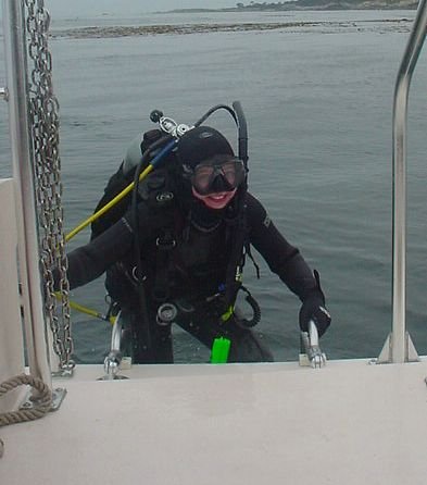 Diver exiting to boat