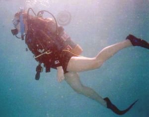 Diver swimming in vertical position