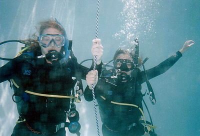 Divers holding ascent line