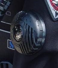 Drysuit exhaust valve