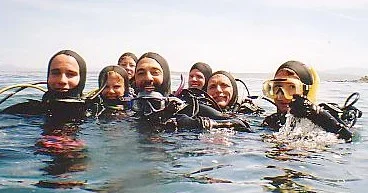 Dive class at surface in ocean